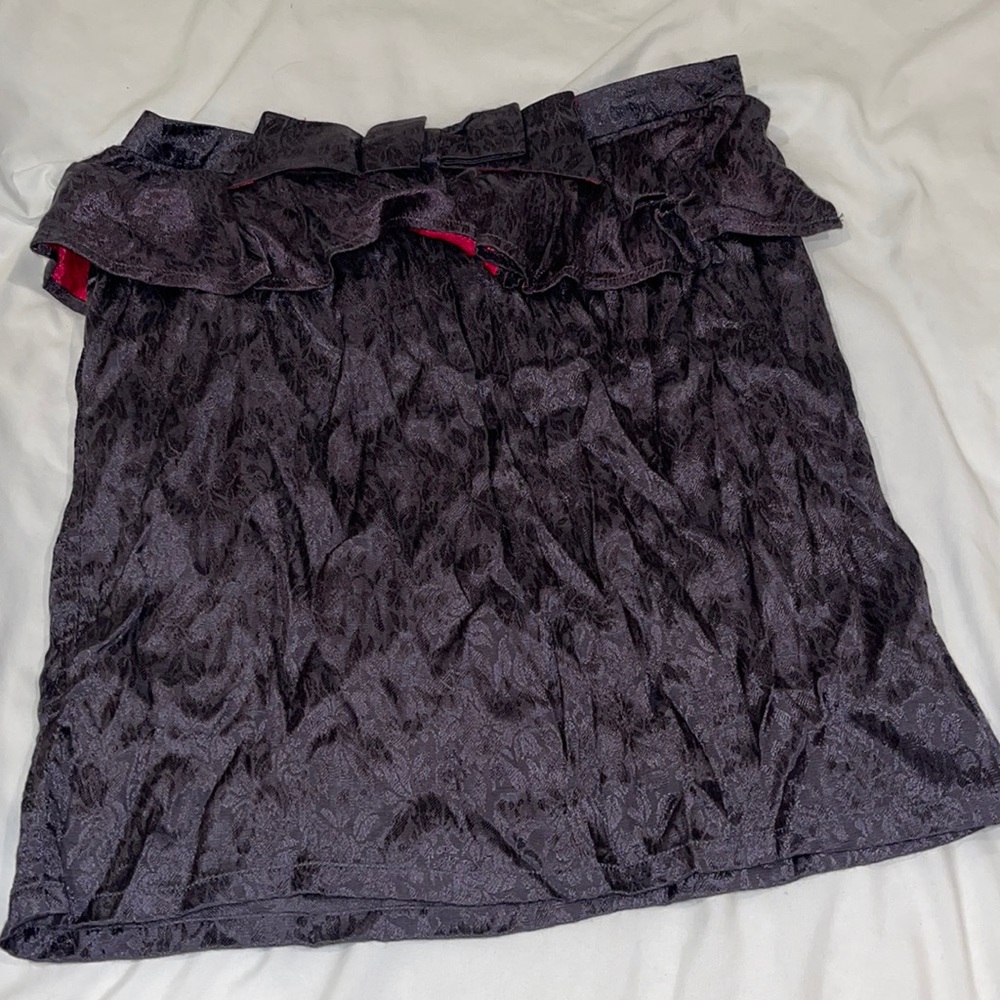4/$10 ⚡️ Black Silk Embossed Ruffle Bow Skirt